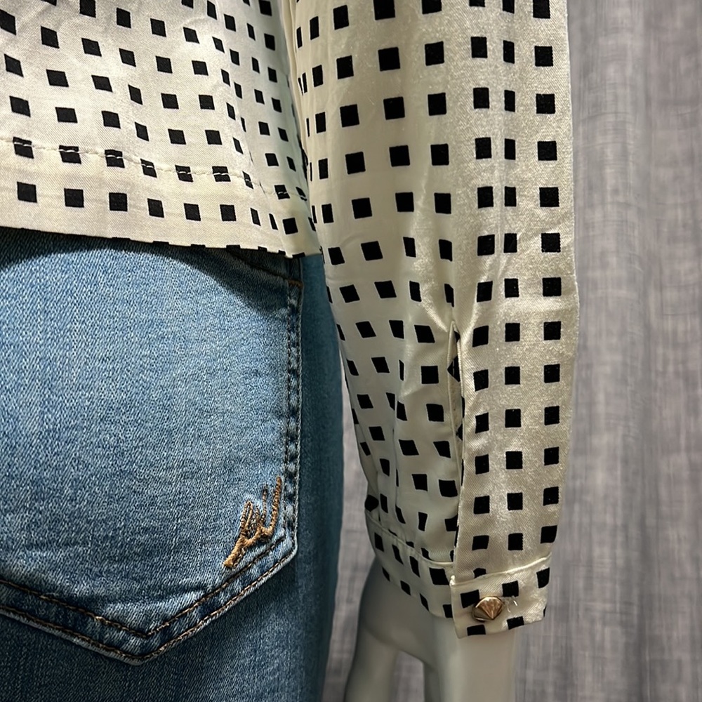 NWT Forever 21 Square Dot Geometric Printed Long Sleeve Neck Tie Blouse Small - Picture 5 of 11